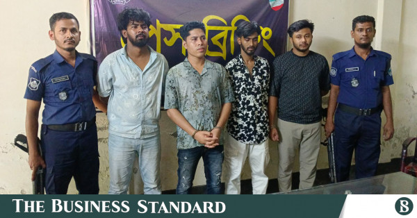 যশোরে চট্টগ্রামের শীর্ষ সন্ত্রাসী ডেভিড ইমন ও তার ৪ সহযোগী গ্রেপ্তার