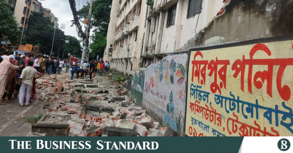 মিরপুরে টিসিবির লাইনে দেয়াল ধসে নিহত ২