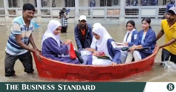 কুমিল্লায় জলাবদ্ধ কেন্দ্রে এইচএসসি পরীক্ষা নেওয়া ৭ শিক্ষক বদলি