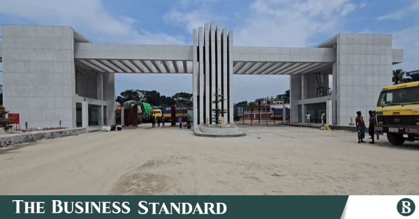 বেনাপোল দিয়ে মাছ আমদানি কমেছে, রাজস্ব আয়ের শঙ্কা