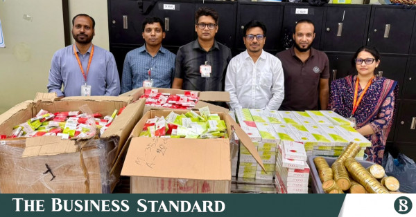 বিমানবন্দরে কাস্টমসের অভিযানে ২.০৪ কোটি টাকার চোরাচালান পণ্য জব্দ