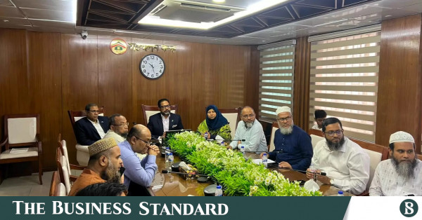 উন্নয়ন কাজে অনিয়ম করলে ঠিকাদারদের কালো তালিকাভুক্ত করা হবে: মনজুর