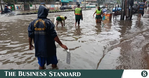 ভারী বর্ষণে ঢাকা দক্ষিণ সিটি কর্পোরেশনের পানি নিষ্কাশন ও রাস্তা পরিষ্কার কার্যক্রম