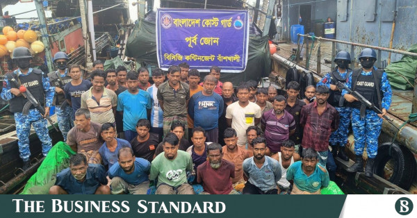 চট্টগ্রামে অবৈধ ট্রলার ও জালসহ আটক ৩৭