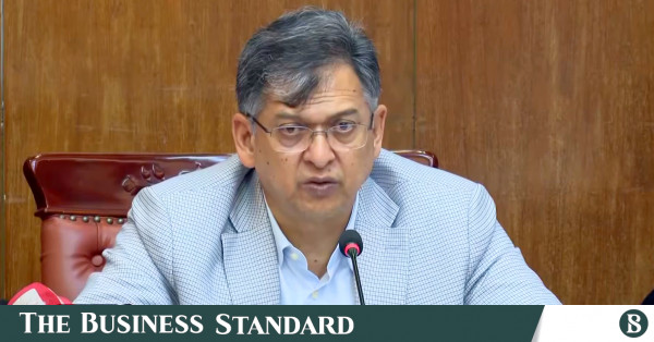 বন্যাদুর্গত এলাকা জরিপ করছে সরকার, ত্রাণ কার্যক্রম অব্যাহত থাকবে: স্বরাষ্ট্রমন্ত্রী