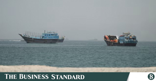 হরমুজ প্রণালী দিয়ে চলাচলকারী জাহাজে ভারতীয় নাবিকদের নিয়োগ না দেওয়ার পরামর্শ ভারতের