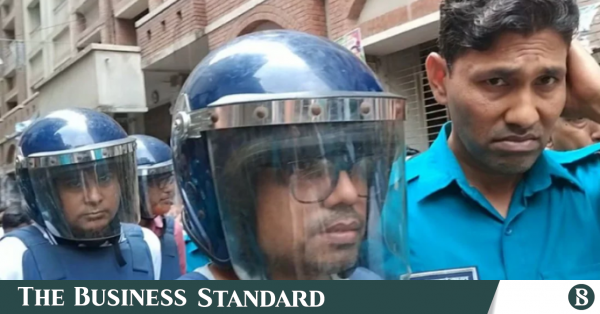পরিবারের সাথে আধা ঘণ্টা সাক্ষাৎ ও আইনজীবীর সাথে বৈঠকের আবেদন পলকের