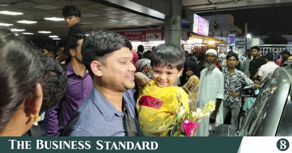 ১১৫ দিন পর দেশে ফিরলেন বাংলাদেশি নাবিকরা