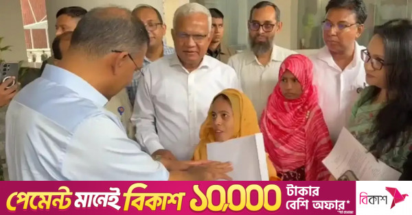 তিন প্রতিবন্ধী ব্যক্তিকে নিয়োগপত্র দিলেন প্রধানমন্ত্রী