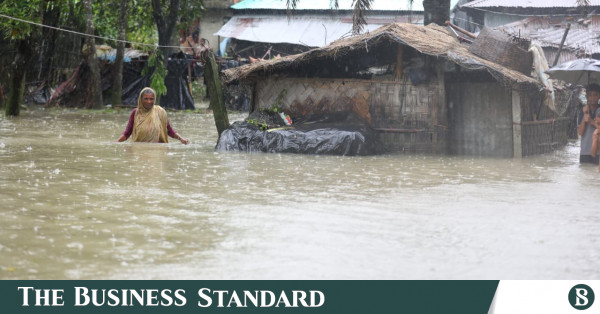 সাত জেলায় বন্যায় মৃতের সংখ্যা বেড়ে ৫১, ক্ষতিগ্রস্ত ১০ লাখের বেশি মানুষ