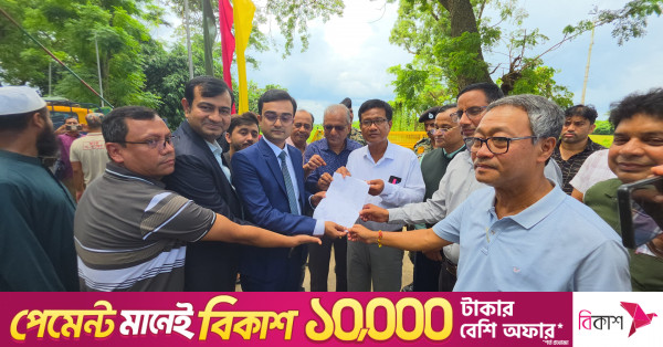 ত্রিপুরার মুখ্যমন্ত্রীর উপহার: প্রধানমন্ত্রী তারেক রহমানকে ৭৮০ কেজি আনারস