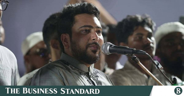 সাবেক রাষ্ট্রপতিকে দেশত্যাগে বাধা দেওয়ার আহ্বান নাহিদের
