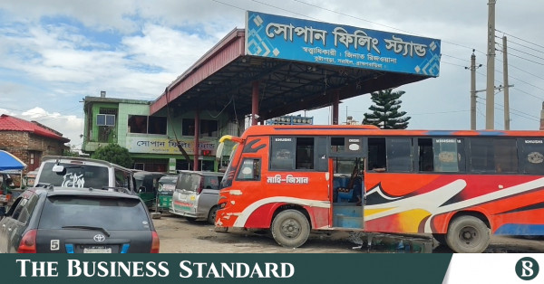 ব্রাহ্মণবাড়িয়ায় গ্যাস সংকটে দীর্ঘ লাইনে যানবাহনের ভোগান্তি