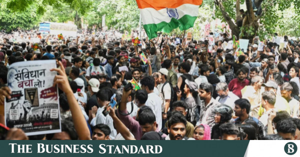 ভারতের মোদি সরকারের বিরুদ্ধে তরুণদের 'ককরোচ' আন্দোলনের উত্থান