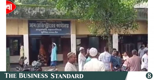 হালুয়াঘাট সাব-রেজিস্ট্রি অফিসে সিন্ডিকেট ও অতিরিক্ত ফি আদায়ের অভিযোগ