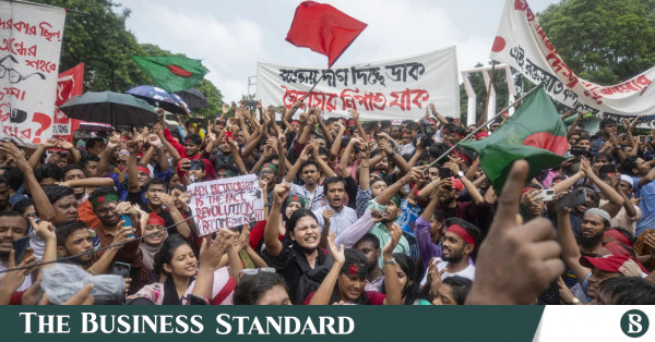 ৩ আগস্ট ২০২৪: দ্রোহ যাত্রা, রিকশায় এক তরুণী এবং রাষ্ট্রীয় দমন-পীড়ন