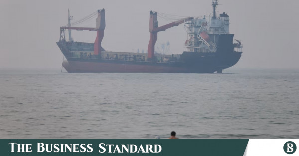 হরমুজে জাহাজ হামলার পর যুক্তরাষ্ট্র-ইরান আলোচনার ভবিষ্যৎ অনিশ্চিত