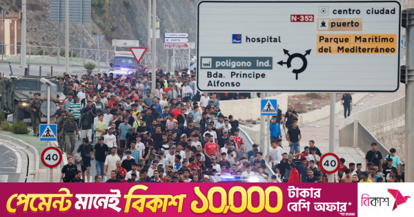 সিউতায় ভাসমান বাধা স্থাপন করছে স্পেন