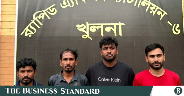 খুলনায় তালিকাভুক্ত অপরাধী মমি ও তার তিন সহযোগী গ্রেপ্তার