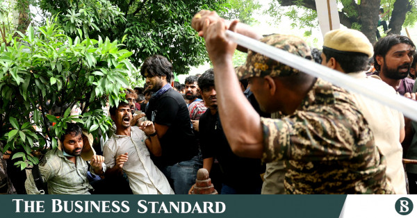 ভারতের নিয়োগ পরীক্ষা ব্যবস্থা: মোদী সরকারের বিরুদ্ধে ক্ষুব্ধ তরুণ প্রজন্ম