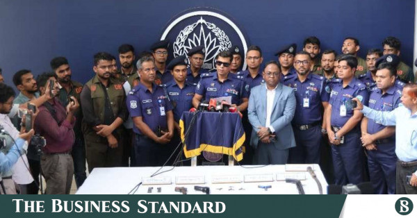 চট্টগ্রামে পৃথক অভিযানে ৫ জন গ্রেপ্তার, বিদেশি পিস্তল ও গুলি উদ্ধার
