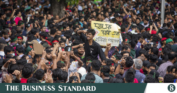 শেখ হাসিনার পদত্যাগের এক দফা দাবিতে উত্তাল দেশ
