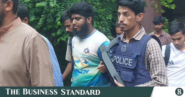 জুলাই অভ্যুত্থান নিয়ে বিতর্কিত ফেসবুক পোস্ট: জাবি শিক্ষার্থী সাময়িক বহিষ্কার