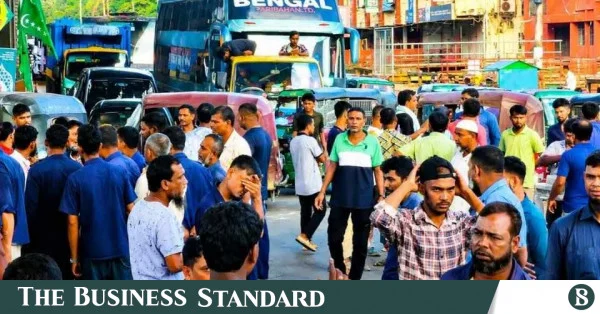 চট্টগ্রামে গ্যাস সংকটে সড়ক অবরোধ, ৫ ঘণ্টা যান চলাচল বন্ধ