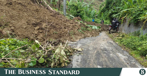 কক্সবাজারে ভূমিধসে মেরিন ড্রাইভ বন্ধ, রোহিঙ্গা ক্যাম্পে শিশুর মৃত্যু