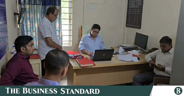 অনিয়মের অভিযোগে কাশিমপুর ভূমি অফিসের সব কর্মী সাময়িক বরখাস্ত