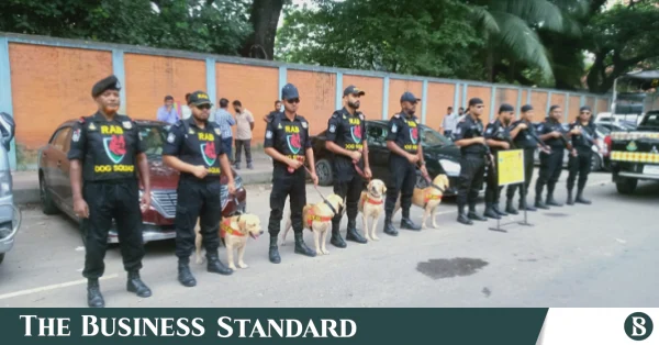 র‍্যাবের প্রশিক্ষণপ্রাপ্ত কুকুর নিলাম: ল্যাব্রাডর ও জার্মান শেফার্ডের দর শুরু ১০০০ টাকা থেকে