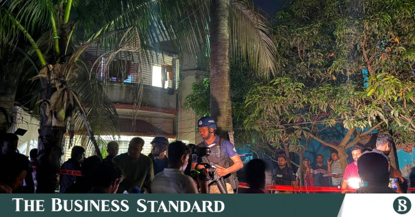 সাভারে একটি ভবন থেকে বোমা তৈরির সরঞ্জাম ও ককটেল সদৃশ বস্তু উদ্ধার