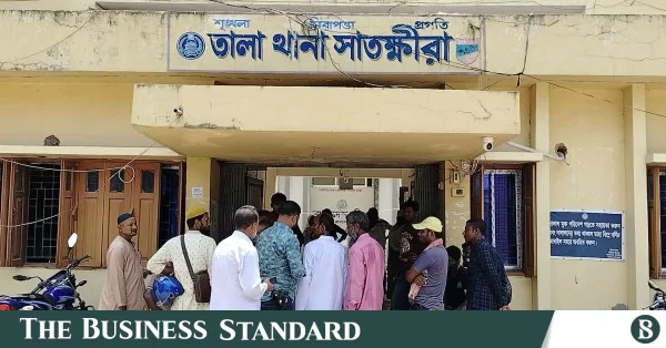 সাতক্ষীরায় গৃহবধূকে গণধর্ষণের অভিযোগে নারীসহ গ্রেপ্তার ২