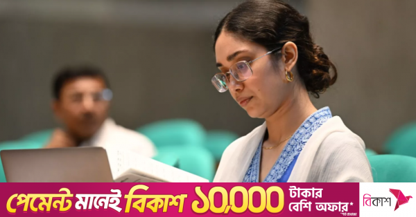 পরীক্ষা দিয়ে ড্রাইভিং লাইসেন্স পেলেন জাইমা রহমান