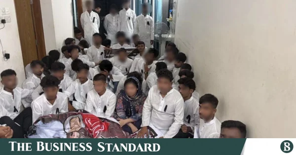 ঢাকার বসুন্ধরায় আওয়ামী লীগের ৫৩ নেতাকর্মী গ্রেপ্তার