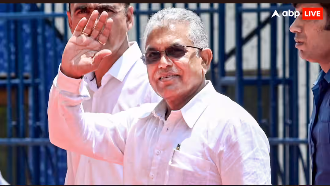 আবাস যোজনার ঘর নিয়ে বিশেষ বার্তা পঞ্চায়েত মন্ত্রী দিলীপ ঘোষের