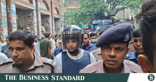সন্ত্রাসবিরোধী মামলায় গ্রেপ্তার দেখানো হলো সাবেক সেনা কর্মকর্তা সাদিকুল হককে