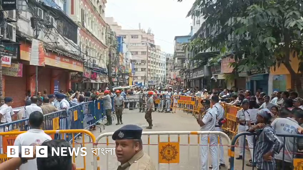 কলকাতার হোটেলে অগ্নিকাণ্ড: ভয়াবহ অভিজ্ঞতার কথা জানালেন প্রত্যক্ষদর্শীরা