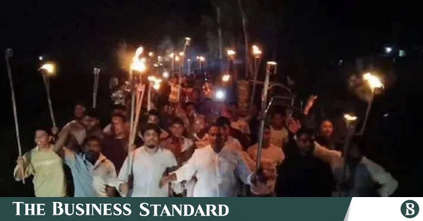 চট্টগ্রামের বাঁশখালীতে নিষিদ্ধ ঘোষিত আওয়ামী লীগের নেতাকর্মীদের মশাল মিছিলের অভিযোগ