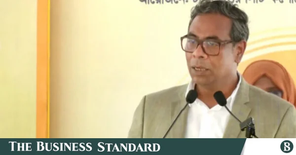 লক্ষাধিক মানুষের দৃষ্টিশক্তি ফিরিয়েছেন রবিউল হোসেন: প্রতিমন্ত্রী