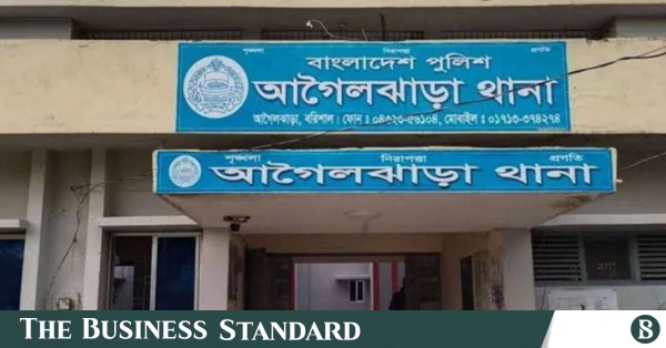 পুলিশ পরিচয় দিয়ে প্রবাসীর বাড়িতে ঢুকে ধর্ষণের চেষ্টার অভিযোগ