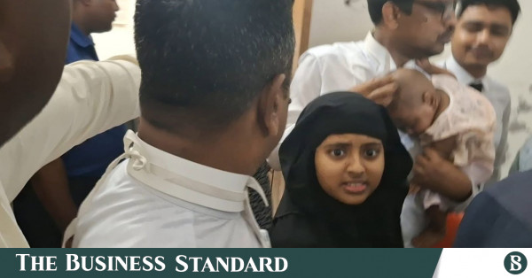 ফেসবুক ও টিকটক ব্যবহার না করার শর্তে ১৩ বছর বয়সী মায়ের কাছে ফিরল ৭ মাসের শিশু
