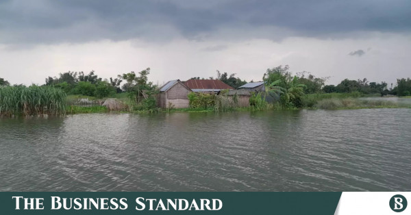 পদ্মার পানি বৃদ্ধি: দৌলতপুরে পানিবন্দি ৬০ হাজার মানুষ