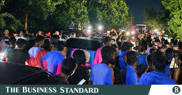 সড়ক নিরাপত্তার দাবিতে হাটহাজারীতে চট্টগ্রাম-খাগড়াছড়ি মহাসড়ক অবরোধ