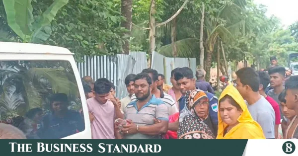 সাতক্ষীরায় ভেজাল সার ও কীটনাশক তৈরির দায়ে বিসিআইসি ডিলার গ্রেপ্তার