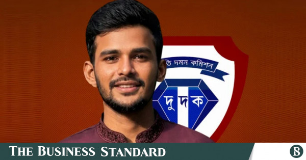 আসিফ মাহমুদ ও তার স্ত্রীর ব্যাংক হিসাবের তথ্য চেয়েছে দুদক