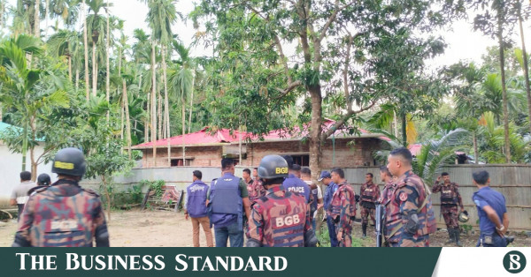 টেকনাফে ২০টি মানবপাচার আস্তানা গুঁড়িয়ে দিল পুলিশ ও বিজিবি, অপহৃত কিশোর উদ্ধার
