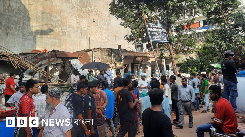 ঢাকার মিরপুরে স্বাস্থ্যসেবা কেন্দ্রে হামলা ও ভাঙচুরের ঘটনা