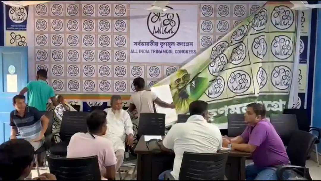 রেজিনগর উপনির্বাচনের আগে বহরমপুরে জেলা তৃণমূল কার্যালয় দখলে নিল ঋতব্রত-তৃণমূল