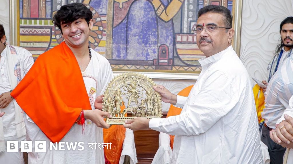 দুর্গাপূজায় আমিষ খাবার নিয়ে ধীরেন্দ্র কৃষ্ণ শাস্ত্রীর মন্তব্যে বিতর্ক